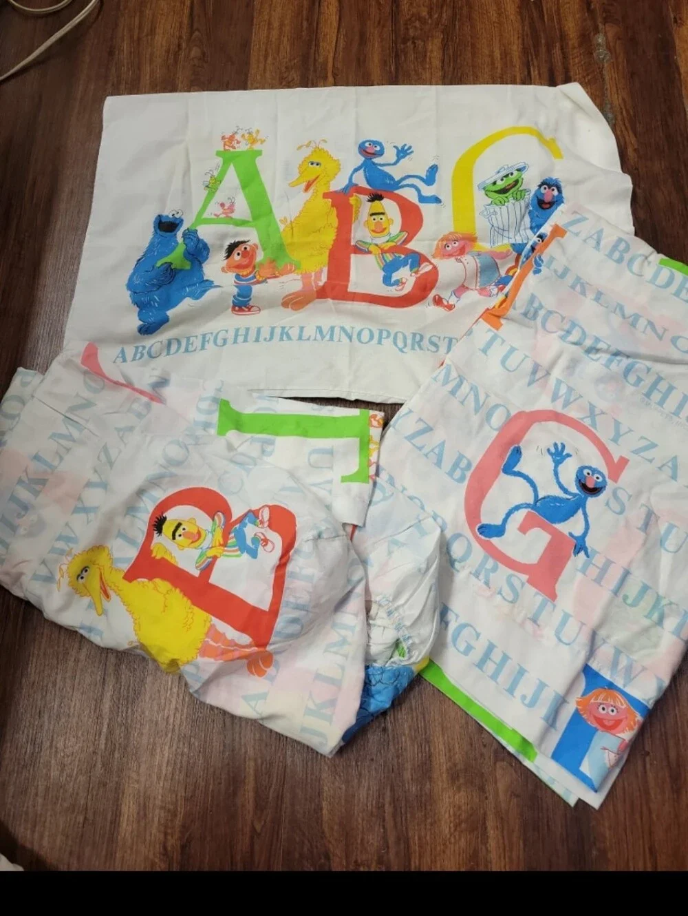 Vintage Kids Alphabet Sesame Street White with Colorful Charactersw Twin Set